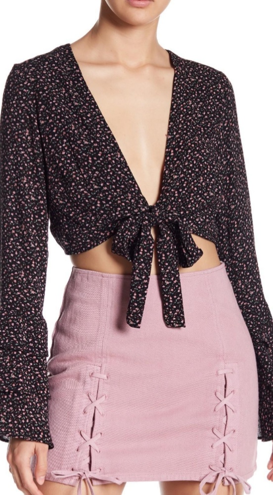Cropped tie front,  flowy sleeve top